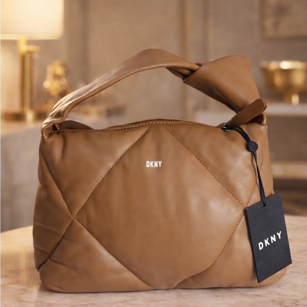 DKNY QUILTED SMALL KNOT
MODERNIST BAG CAMEL